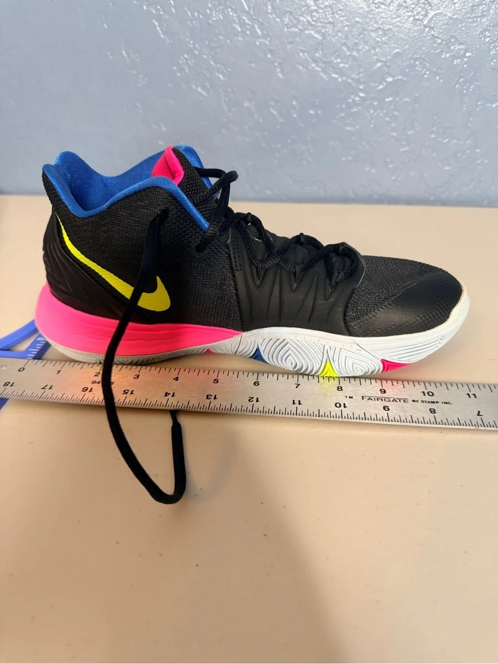 Nike kyrie black